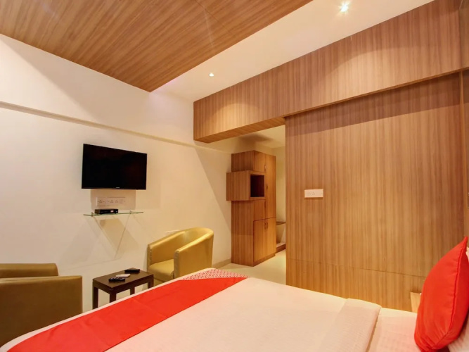 Itsy Hotels Hiland Suites