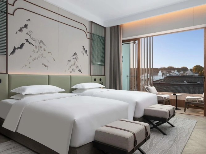 Deluxe Twin room with balcony