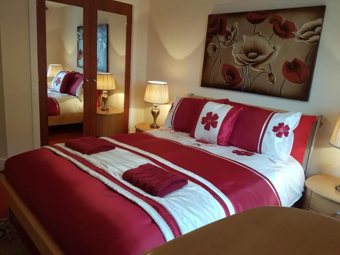 Edinburgh City Deluxe Apartment