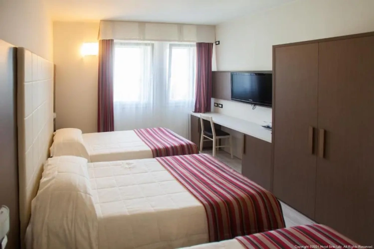 Standard Triple room