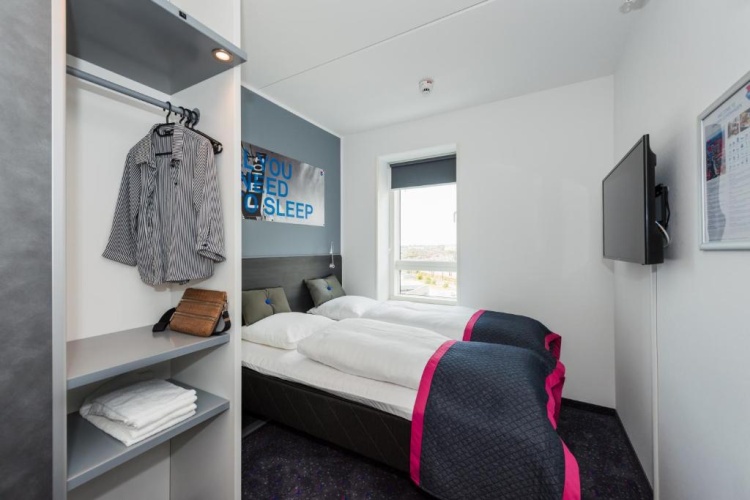 Commodore Twin room