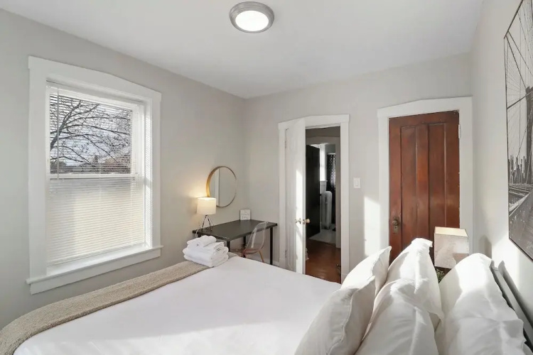 1BR Airy Apt- Barry 2