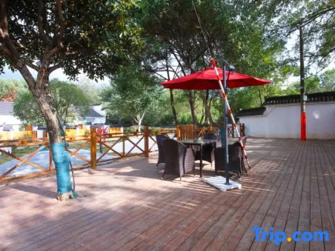 Weiduo Bieyuan Hostel