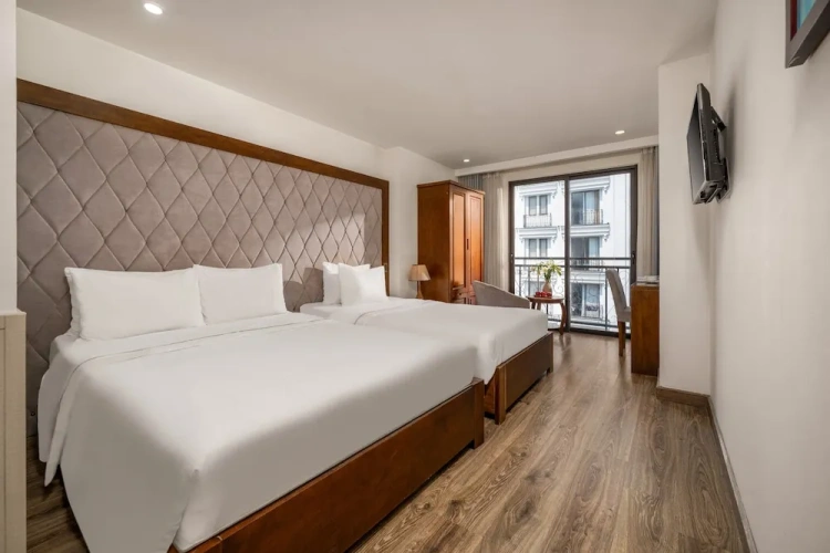 Superior Triple room with balcony and with city view