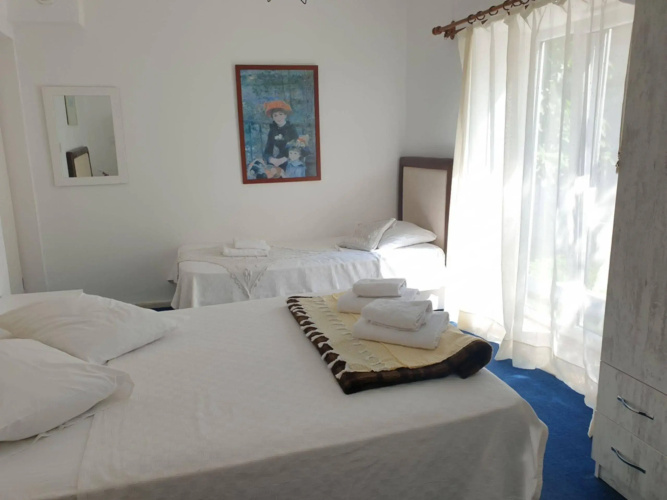 Lacivert Hotel