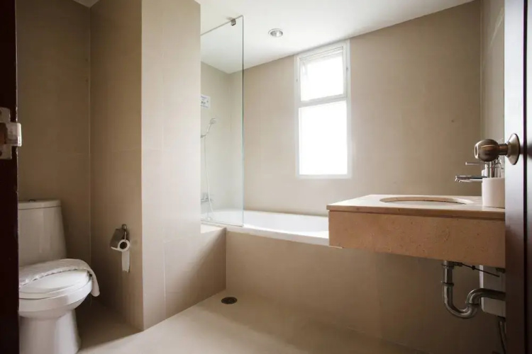 3C - 2 Bedroom Downtown Apartment With Shared Pool