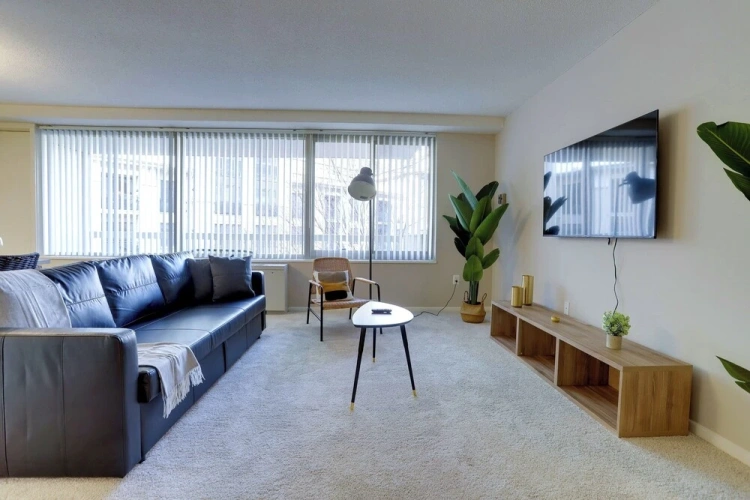 2 Bedrooms Comfort Apartment with balcony and with city view