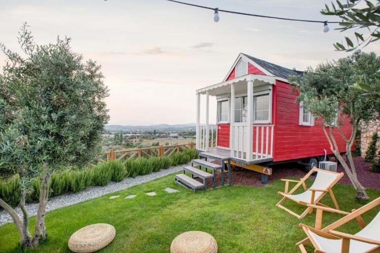 Bungalow with garden view