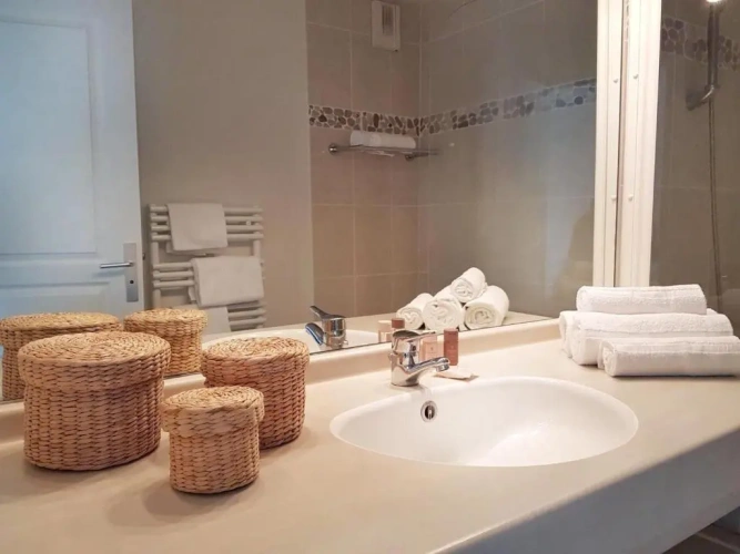 1 Bedroom Apartment with city view