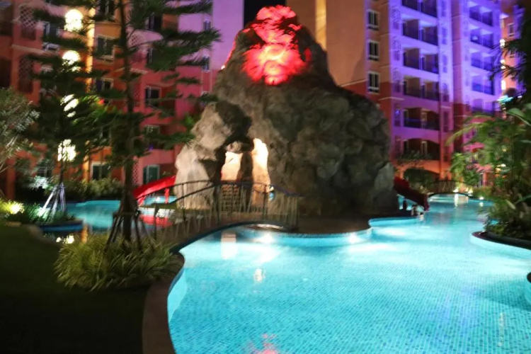 7 seas apartments