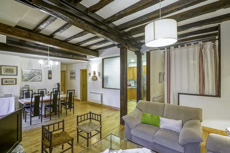 3 Bedrooms Apartment