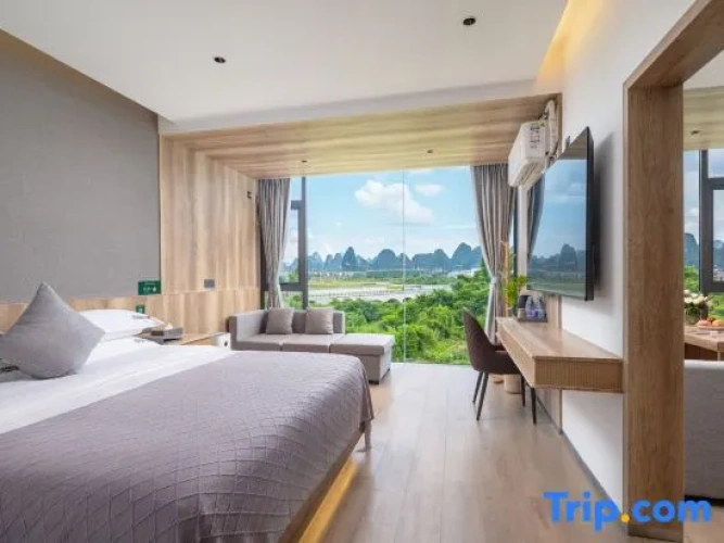 Suite with view