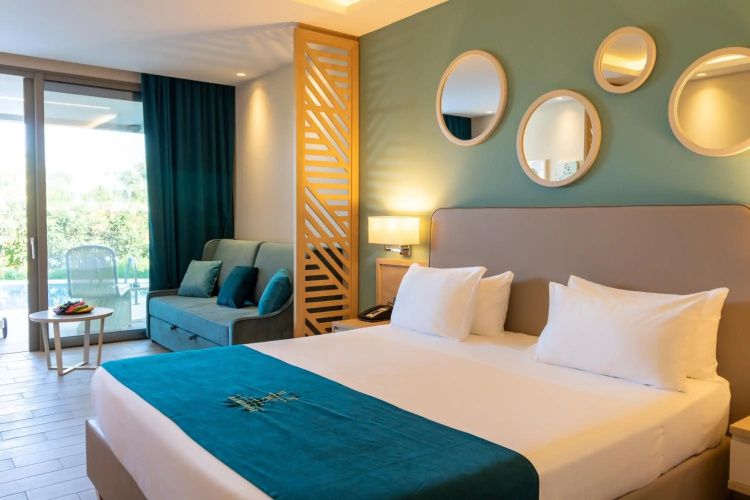 Almуros Beach Resort and Spa