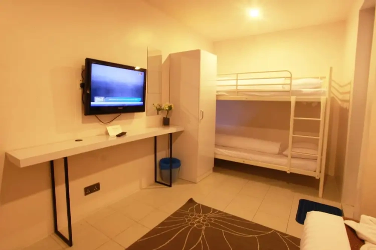 Standard Triple room