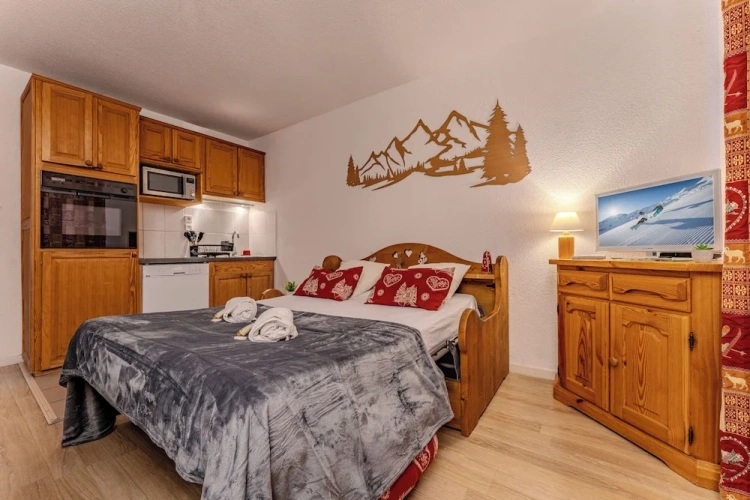 Apartment with mountain view