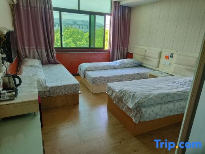 Economy Triple room