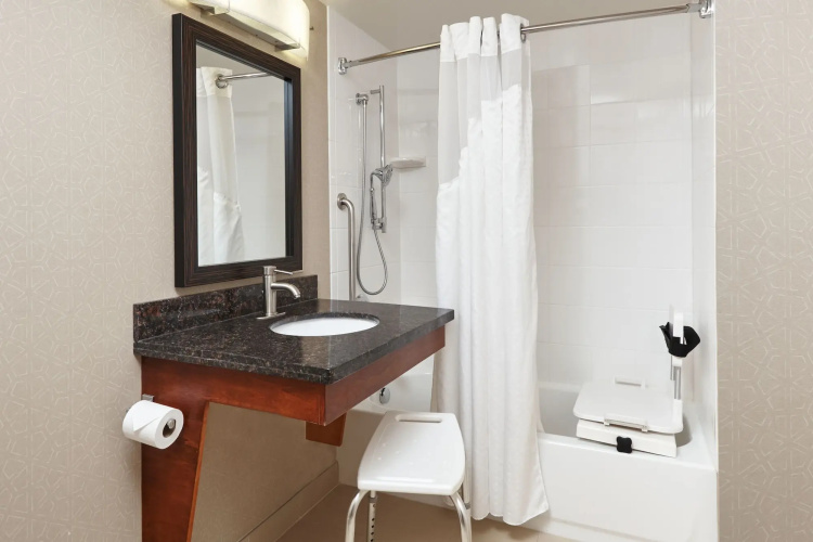 Holiday Inn Express Hampton - Coliseum Central by IHG