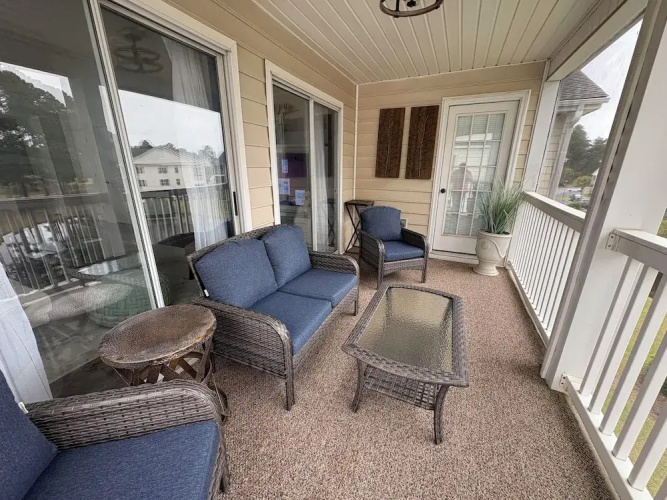 2 BR Condo w/ Golf Course Views & Pool