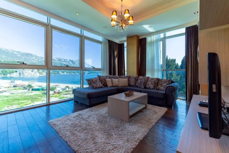 2 Bedrooms Apartment with sea view