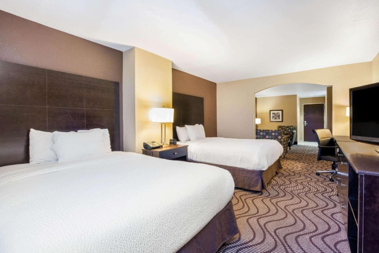 Deluxe Quadruple Suite