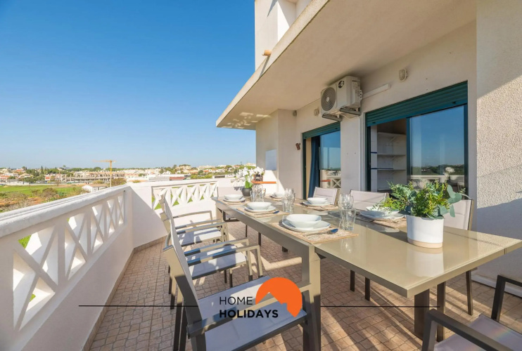 #071 Stunning Spacious Flat w Pool 5m Beach