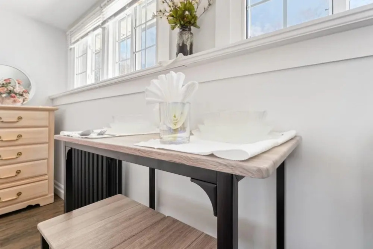 Private Studio Apartment in Burlington - U5