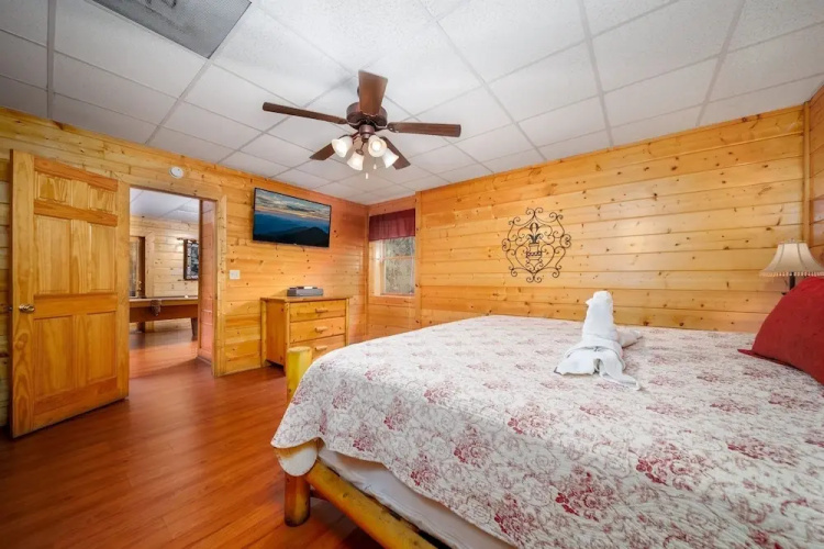 Ern812 - Eagles Perch 2 Bedroom Cabin by RedAwning
