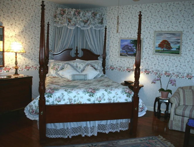 Heron Cay Lakeview Bed & Breakfast Inn
