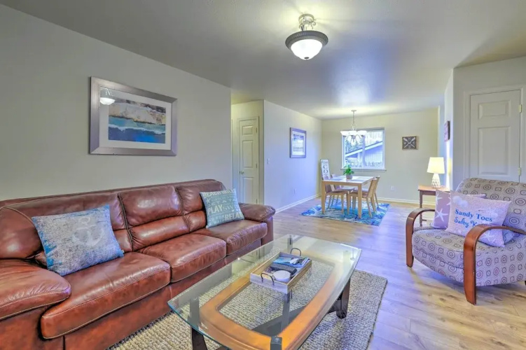 Anacortes Condo - Walk to Town, Marina, + Bay!
