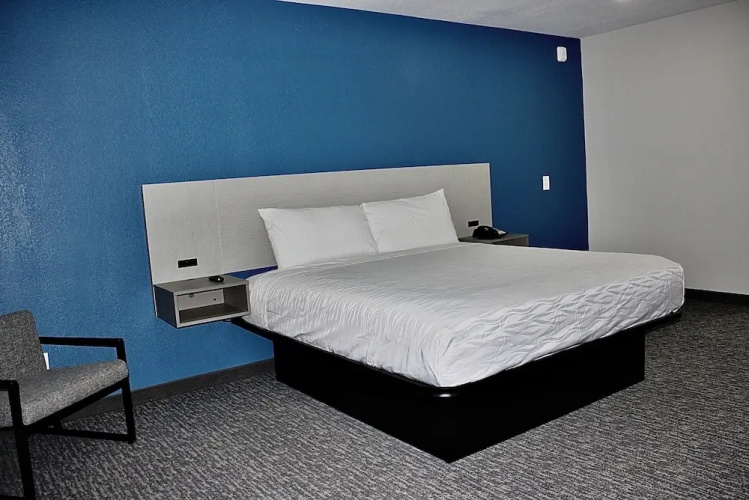 Hummingbird Hotel