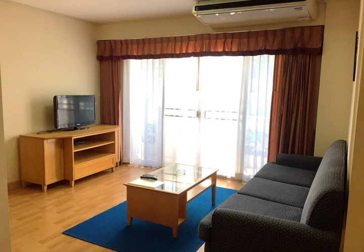 Green Life SrirachaOver view