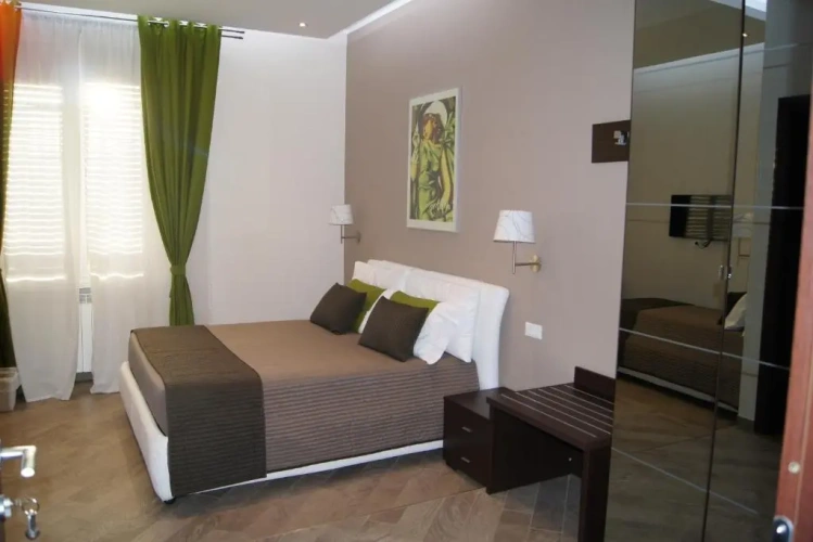 Standard Triple room
