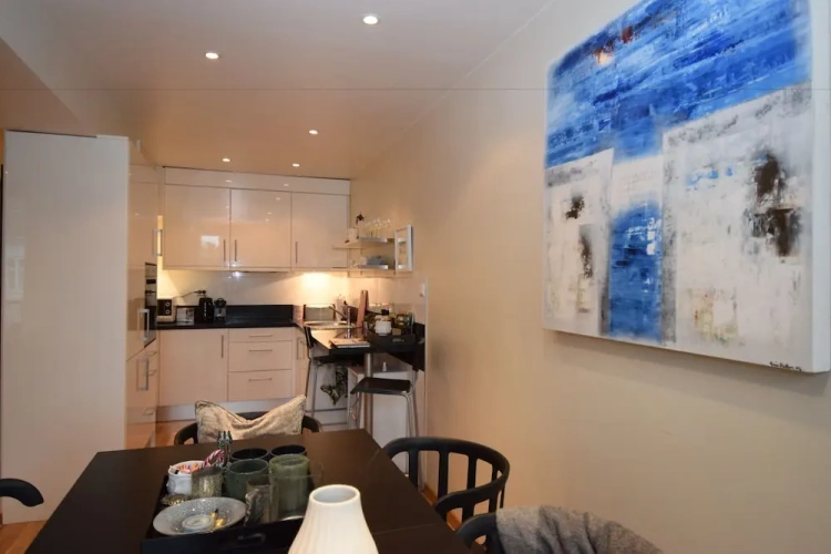4 Bedrooms Apartment