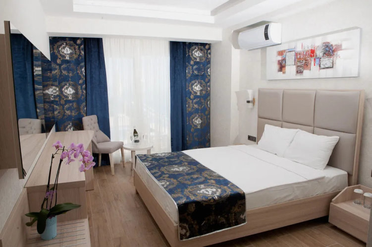 Tropical Deluxe Hotel