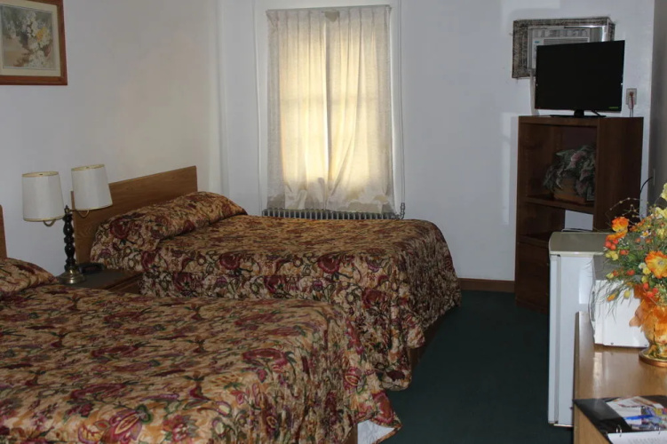 Top Hat Motel