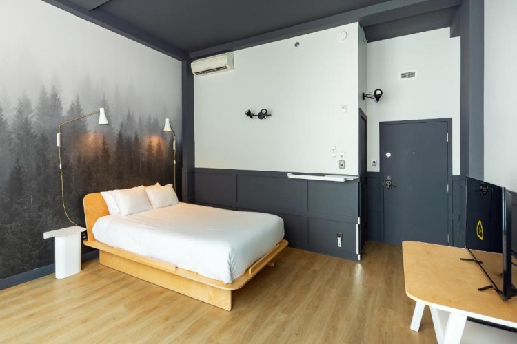 Standard Double room with city view
