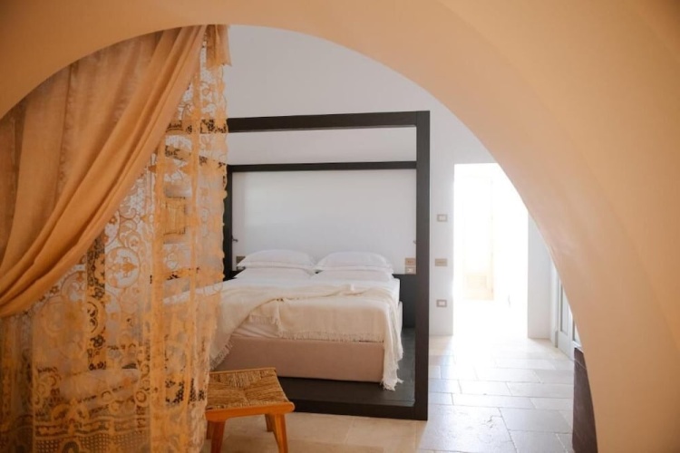 Executive Suite with courtyard view