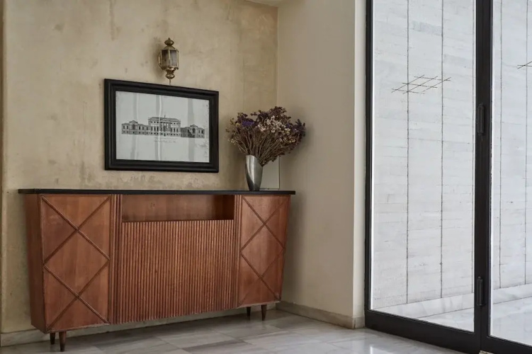 Chic One Bd Apartment with Hilton View