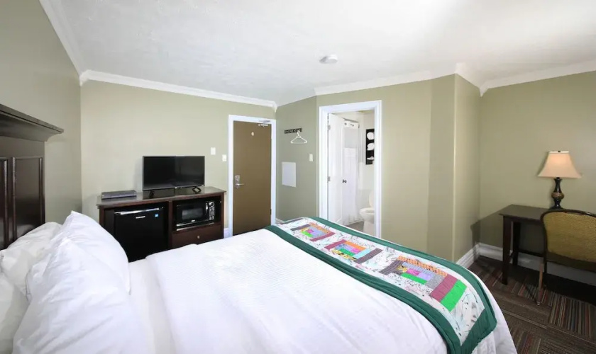 Seaport Inn