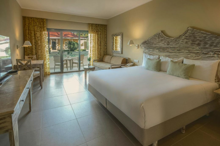 Premium Quadruple room with ocean view
