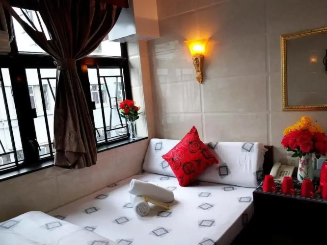 England Premier Backpackers Inn