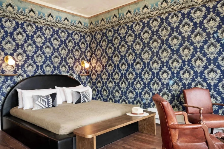 Suite with balcony