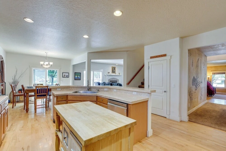 4 Bedrooms Cottage