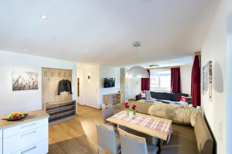 3 Bedrooms Apartment