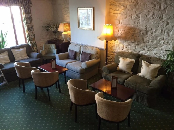 Falcon Hotel