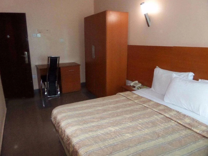 Summit Villas Suites & Apartment