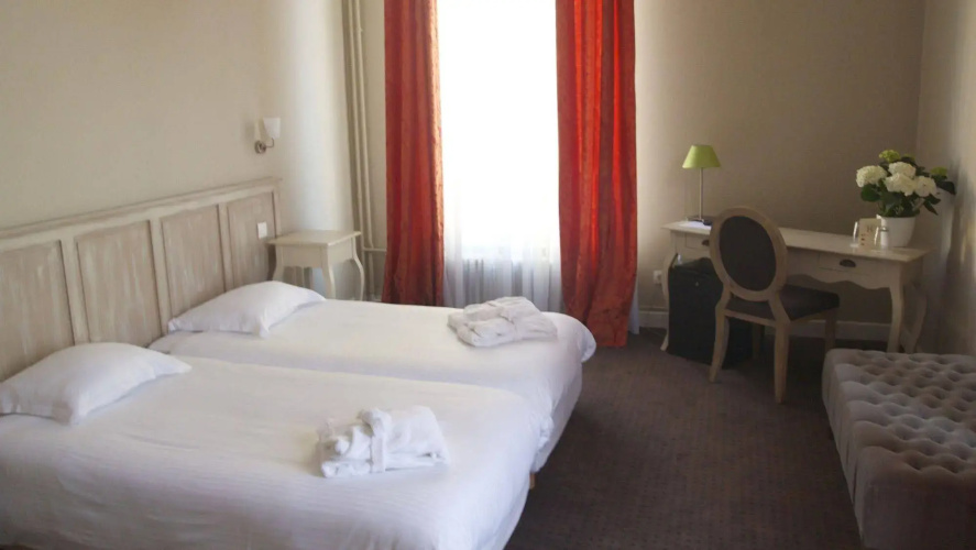 LE H - Hôtel & Restaurant