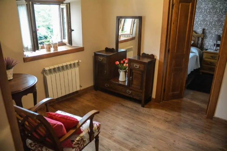 4 Bedrooms Cottage