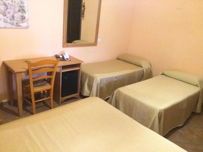 Standard Triple room