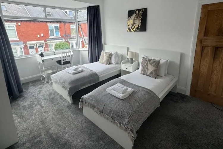 Simonside Apartment - Sleeps 6 -parking